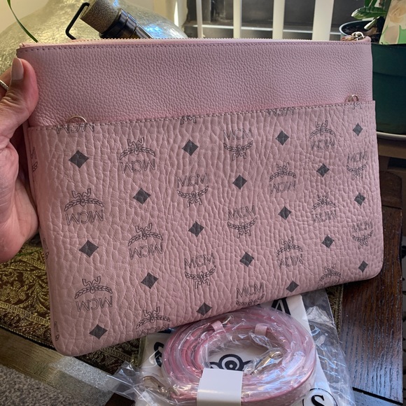 Authentic MCM logo Diamond Leather zip top clutch/Crosby❤️ - Picture 5 of 15